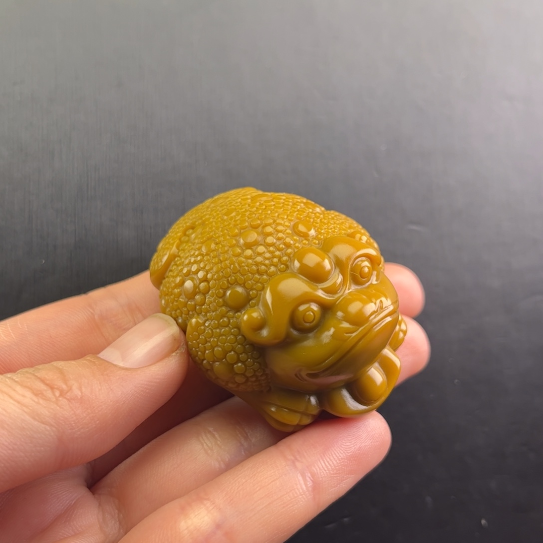 石英质玉黄蜡石挂件未镶嵌金**堂