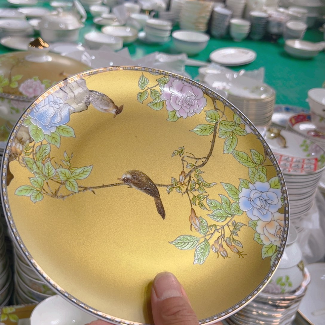 瓷片琴瑟八寸浅盘四个瑕疵