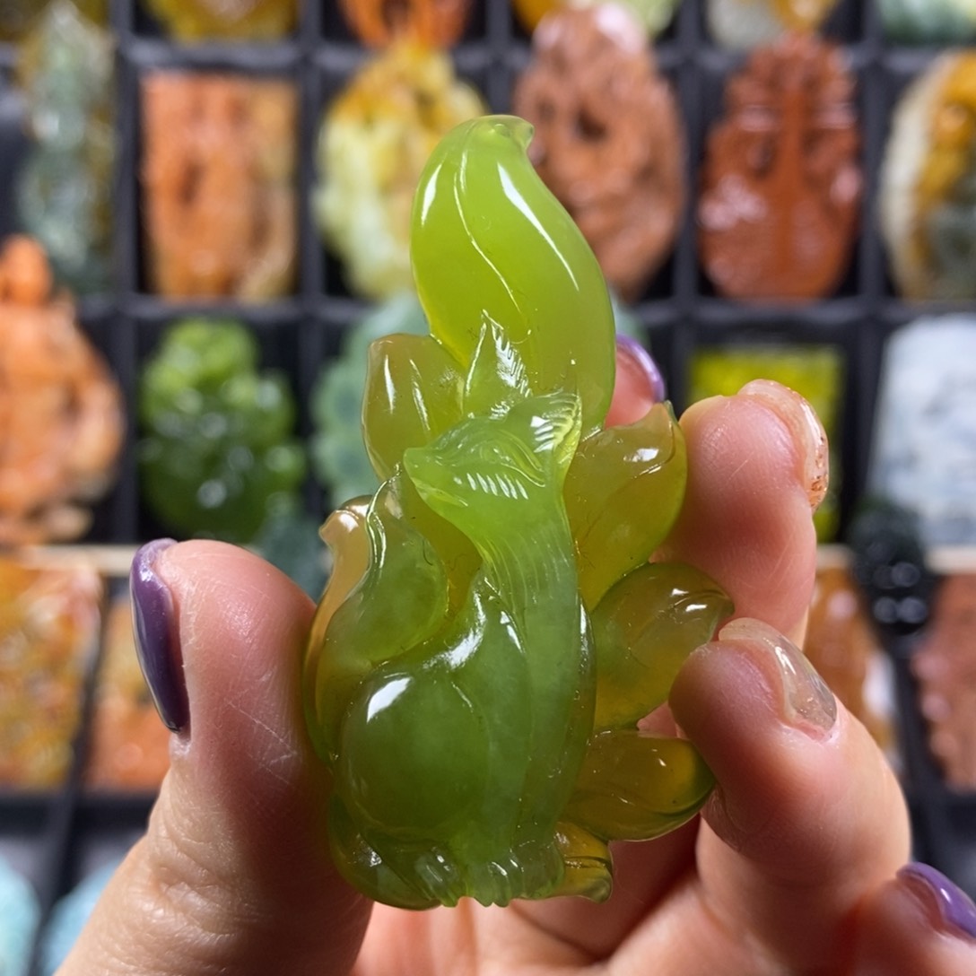 蛇纹石玉颈饰合金