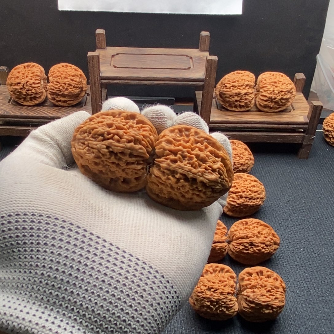 边***城文玩核桃吊坠姜黄皮南疆石涿鹿