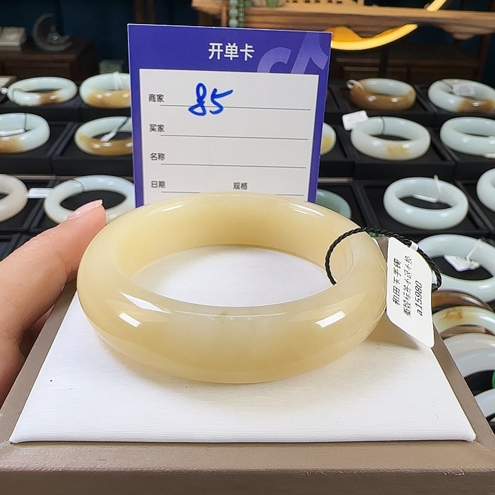 和田玉未镶嵌手镯