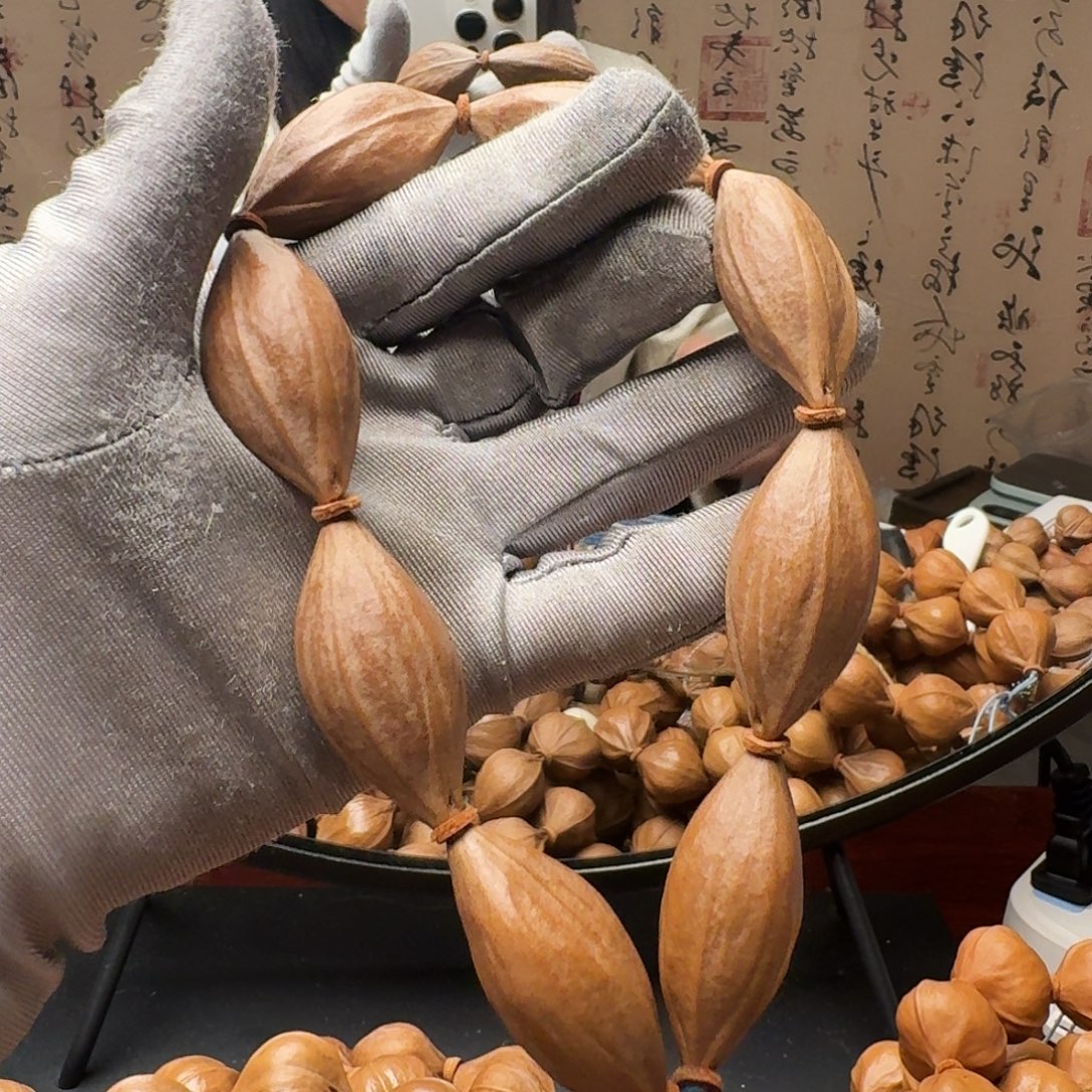 北***…橄榄核把件柳叶梅林大橄榄