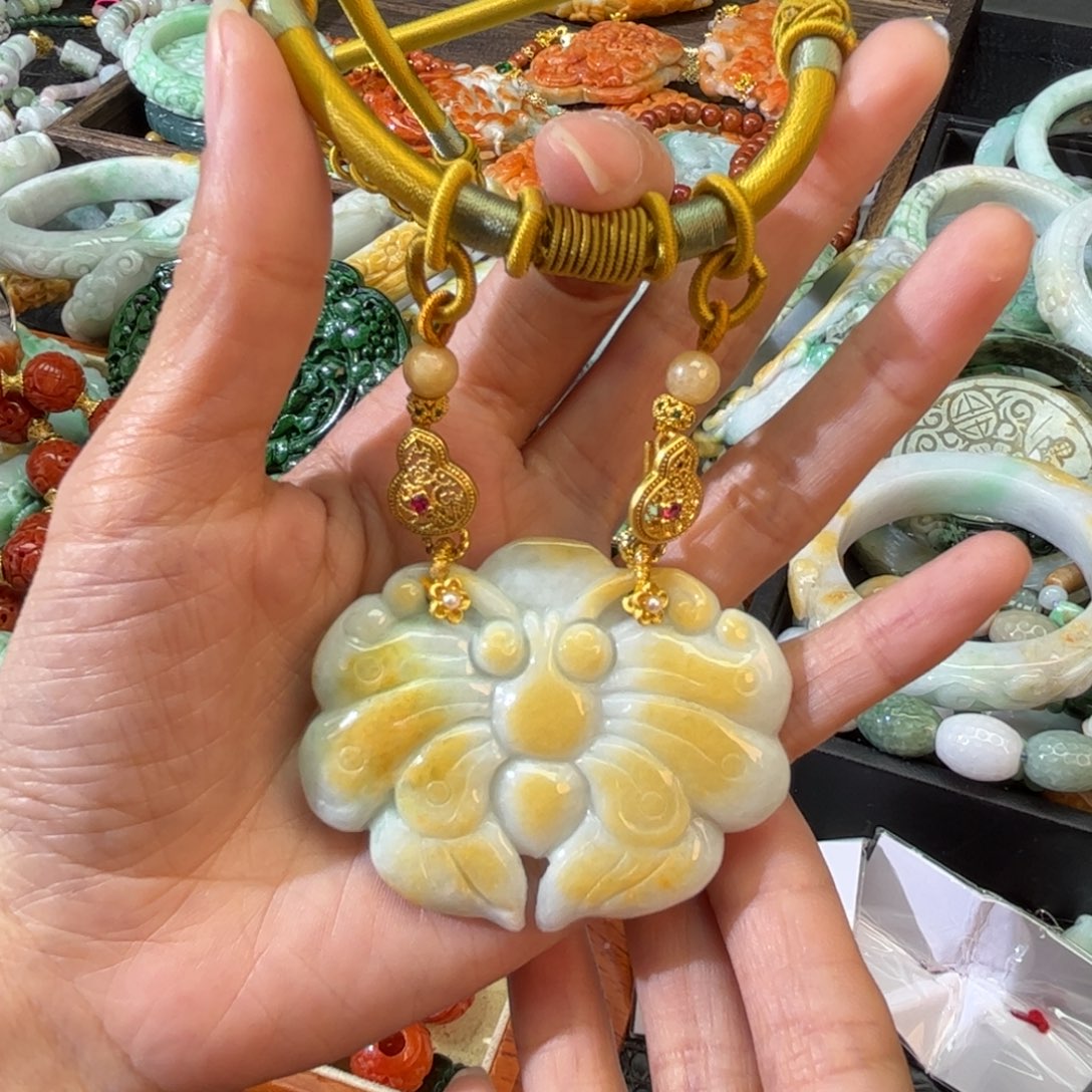 翡翠颈饰未镶嵌待编款