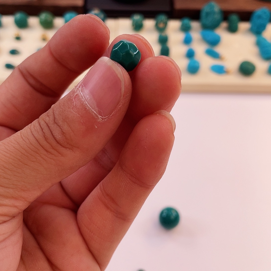 绿松石颈饰未镶嵌