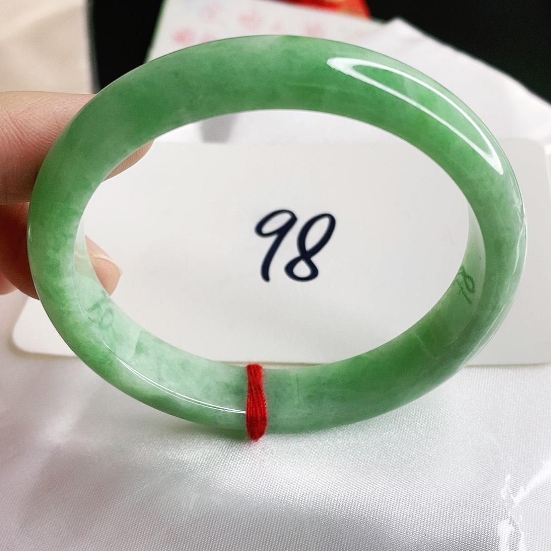 翡翠手镯未镶嵌58圈口贵妃