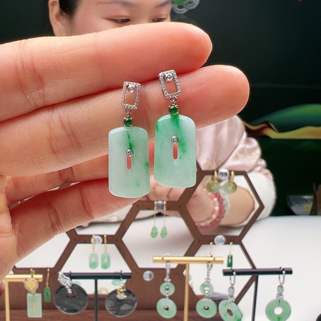 翡翠耳饰18K金镶嵌天然翡翠
