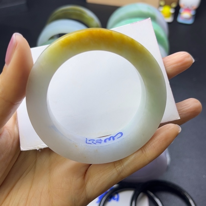 定制翡翠未镶嵌手镯