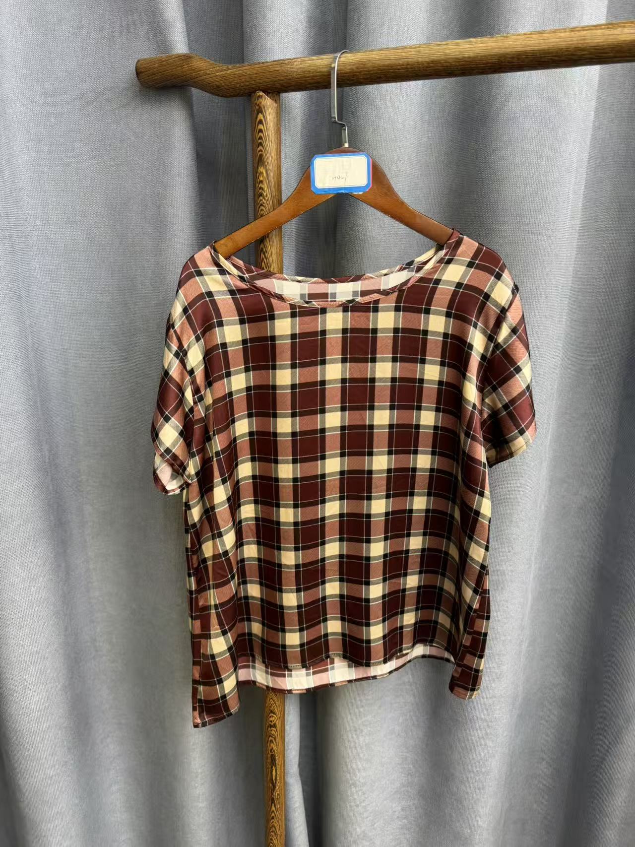 （瑕疵）秋季新款休闲时尚圆领桑蚕丝短袖上衣女H427