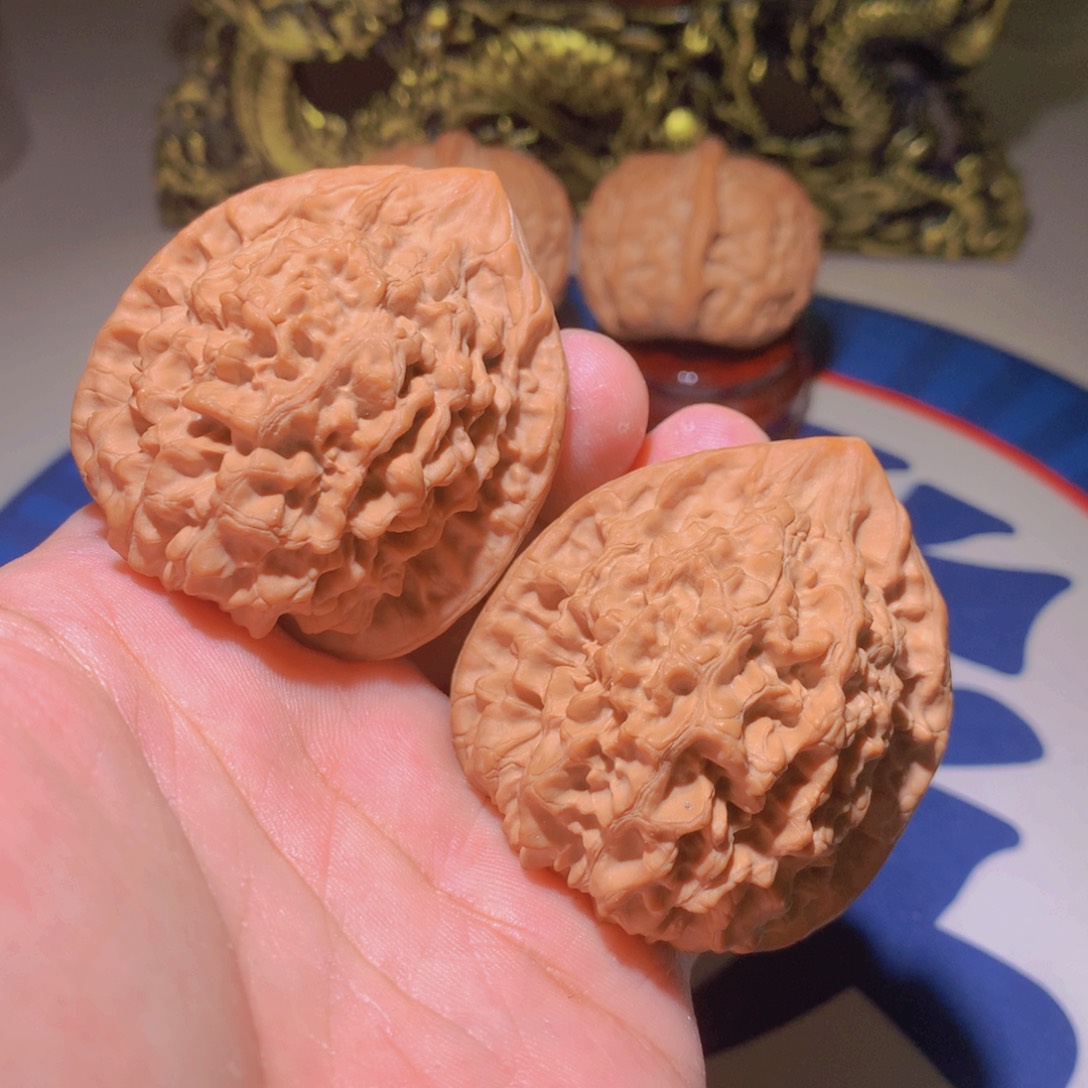 文玩核桃把件麒麟纹47克重60