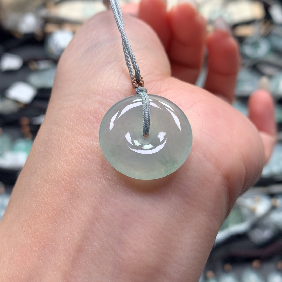 翡翠颈饰未镶嵌扣子