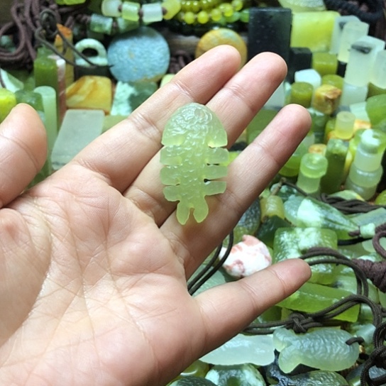 未镶嵌岫玉吊坠自****花