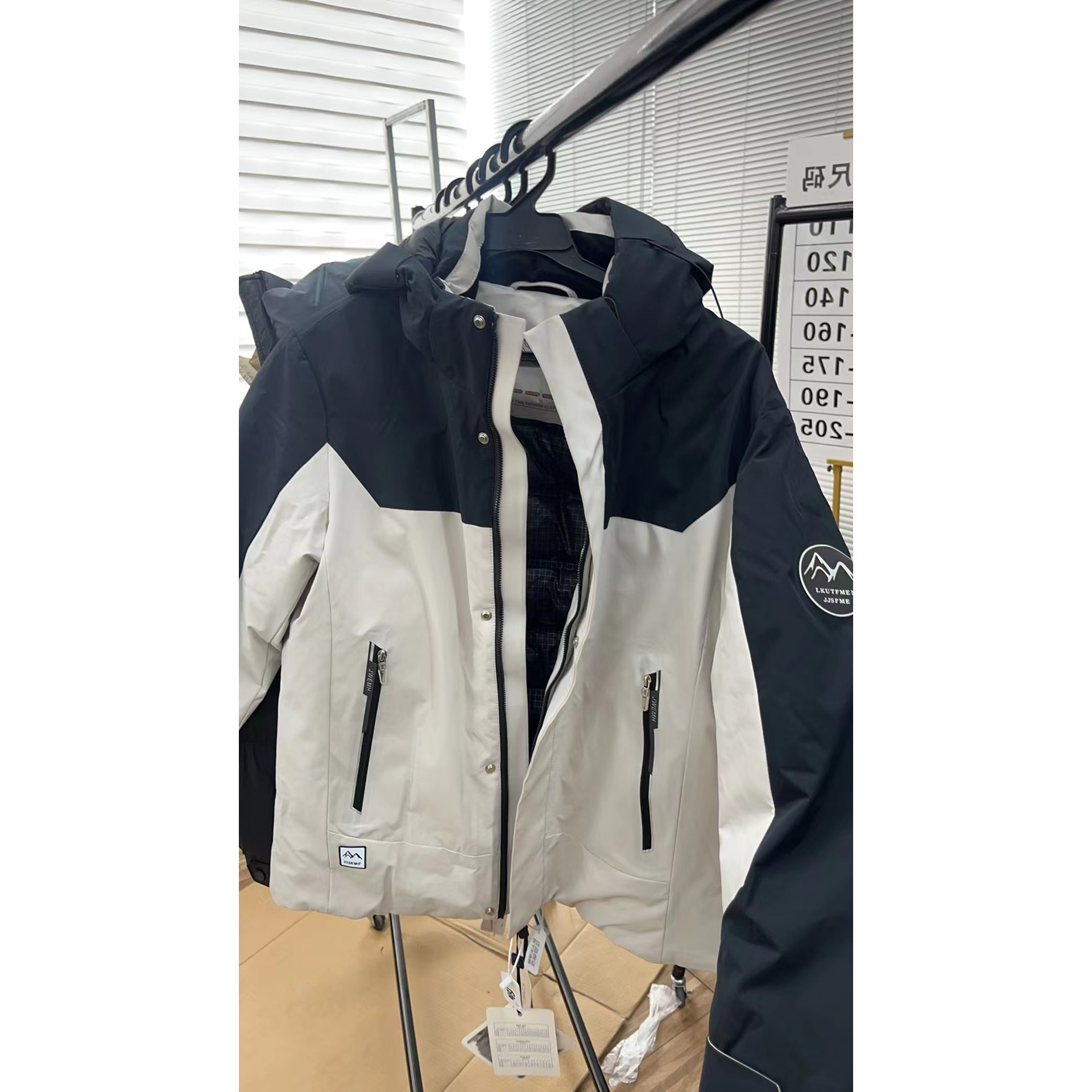  情侣款户外时尚休闲百搭风衣外套9800