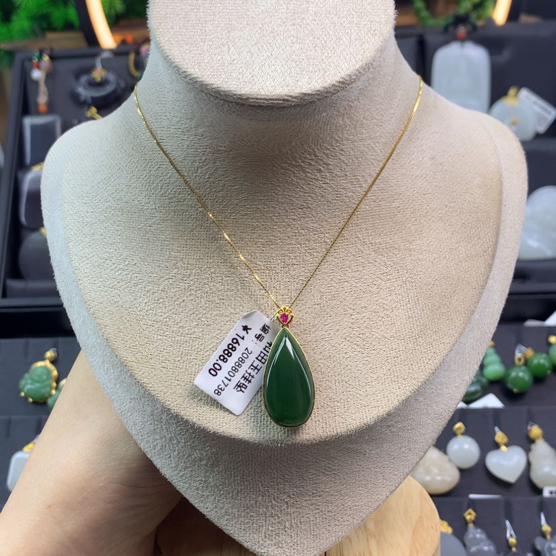 和田玉吊坠18K金镶嵌