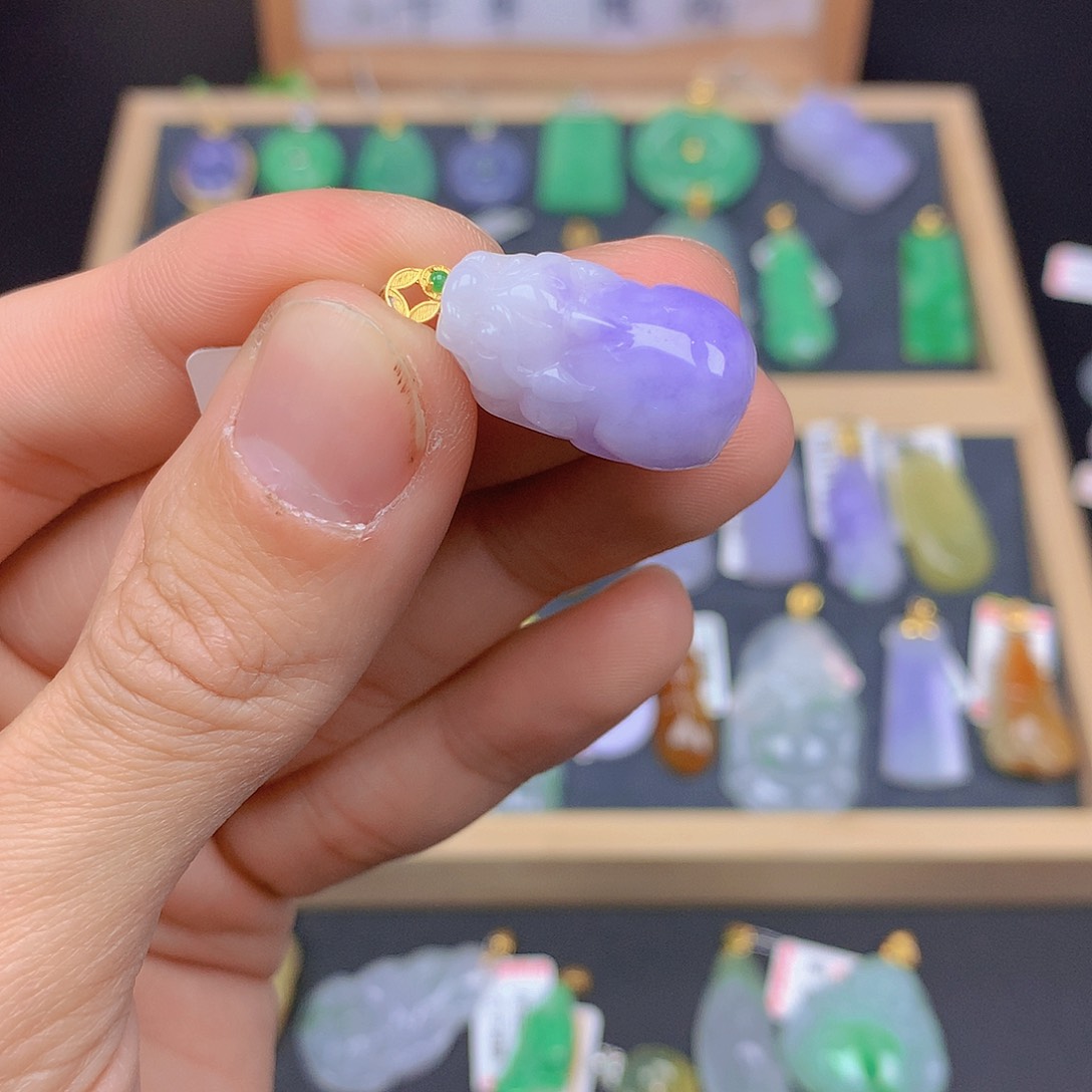 翡翠颈饰18K金镶嵌翡翠