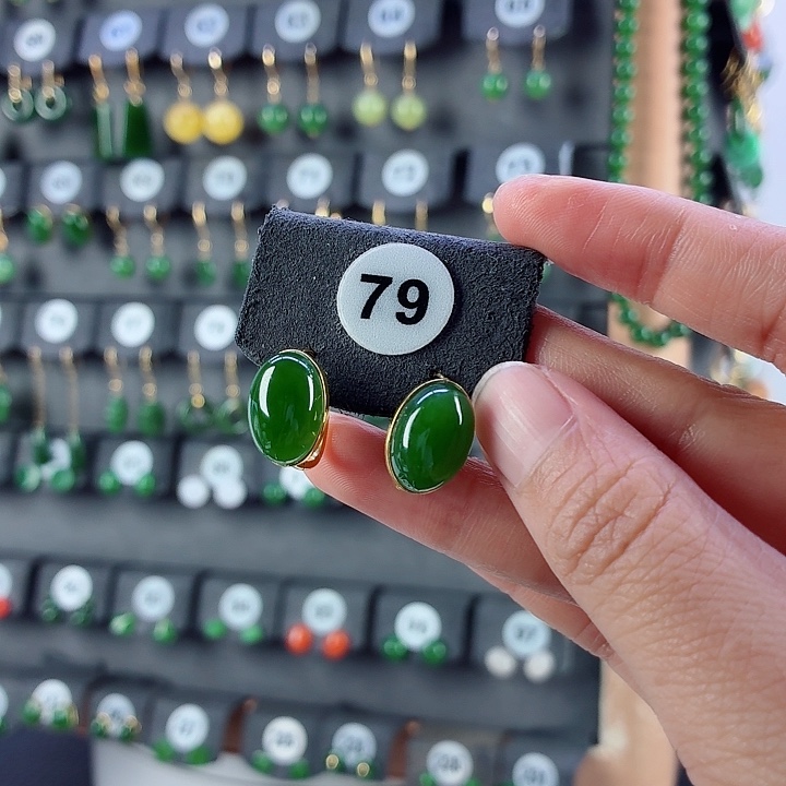 和田玉18K金镶嵌耳饰