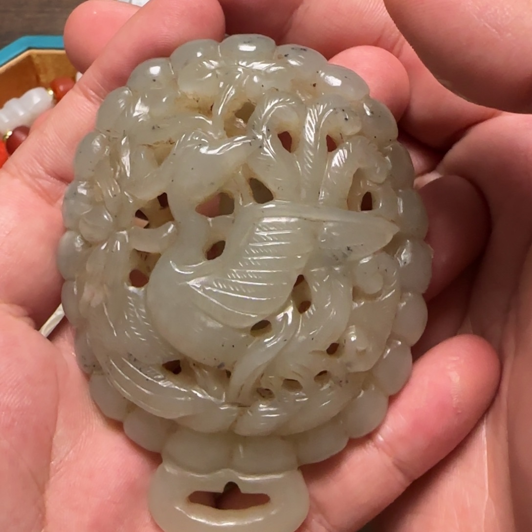 和田玉未镶嵌把件南*云