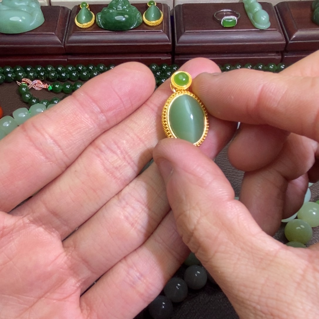 和田玉戒指18K金镶嵌