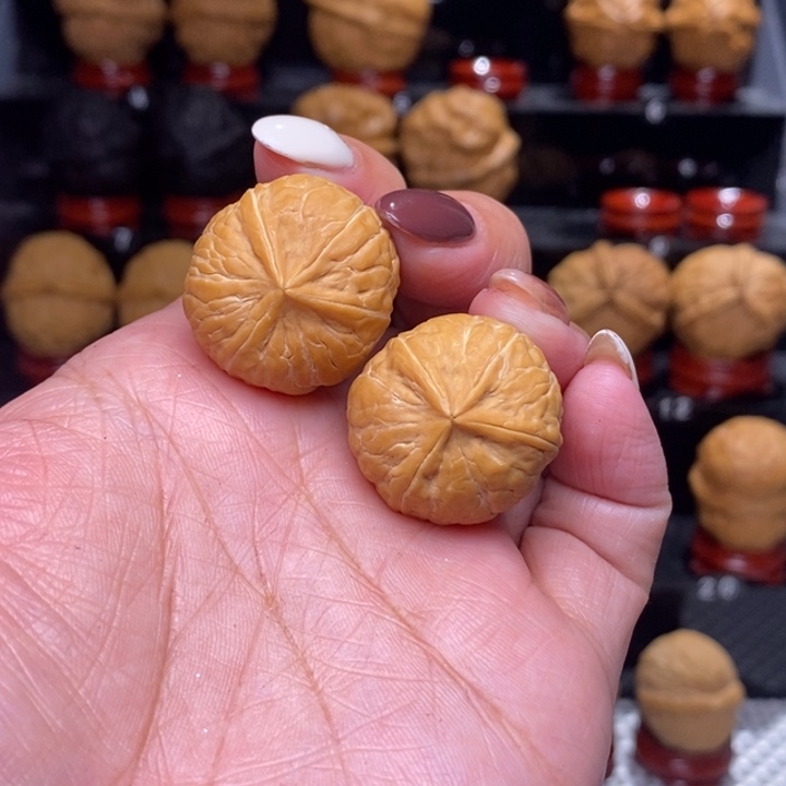 文玩核桃把件手捻四棱26尺…………18