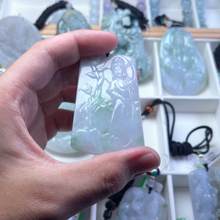 翡翠未镶嵌颈饰242