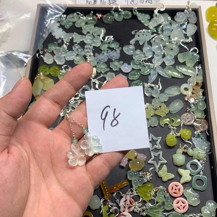 文***者蛇纹石玉合金耳钉