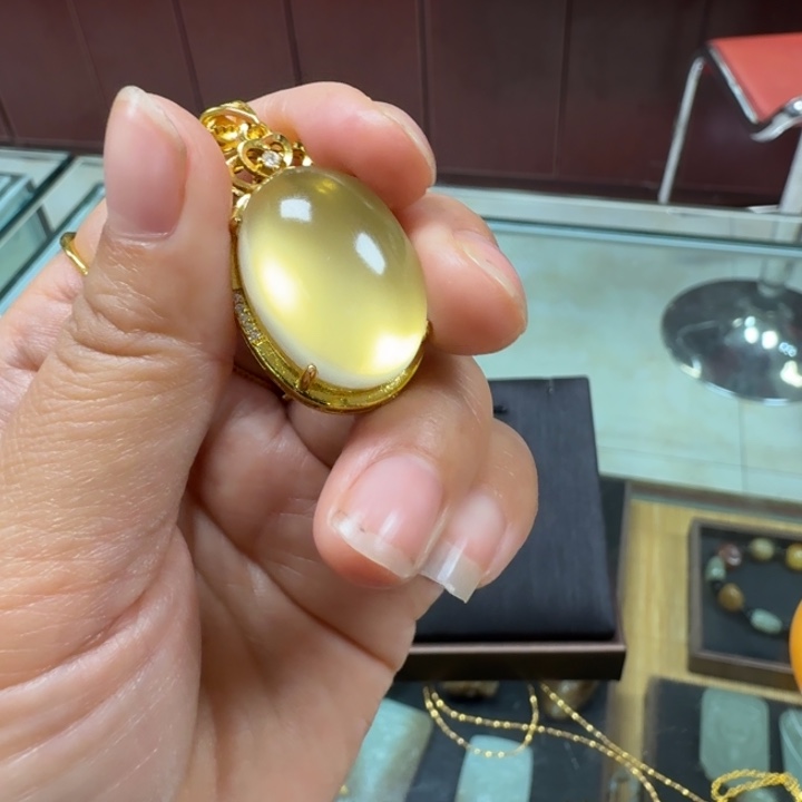 无***聊石英质玉（金丝玉）未镶嵌颈饰