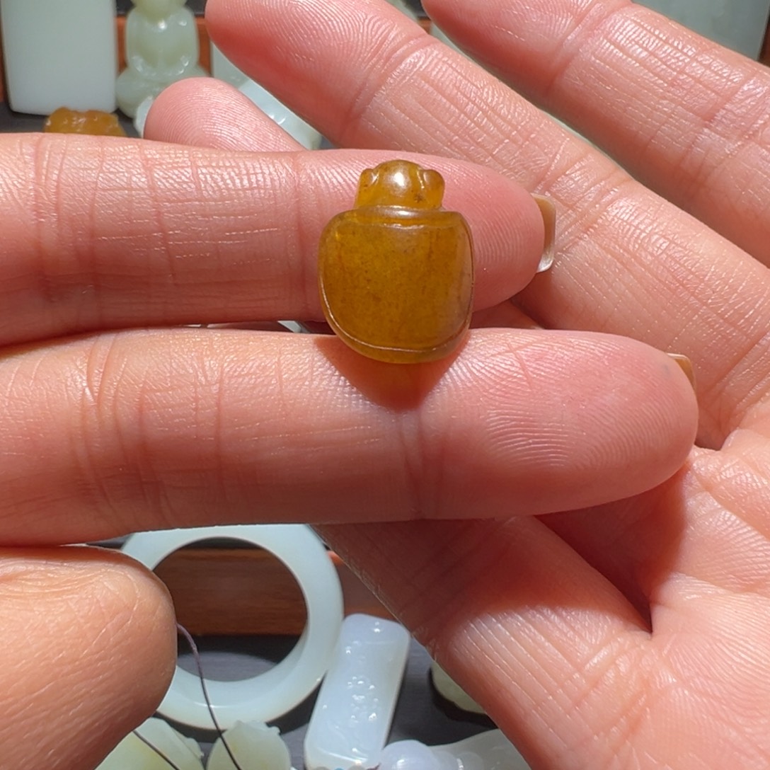 是***呀和田玉未镶嵌颈饰