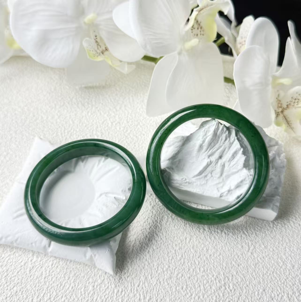 和田玉碧玉辣阳绿手镯需包容（多样性发其一）