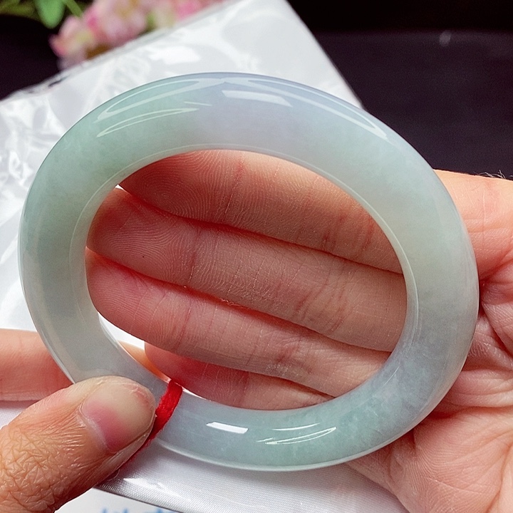 翡翠手镯未镶嵌56圈