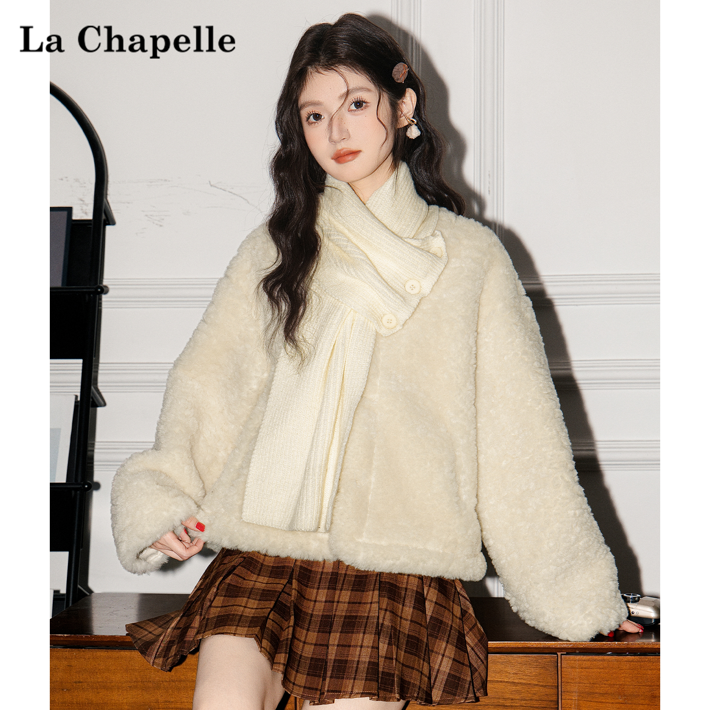 拉夏贝尔杏色围脖棉衣外套女2025冬季新款仿羊羔毛保暖软糯大衣潮