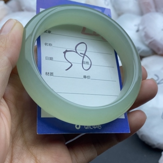 石英质玉未镶嵌手镯