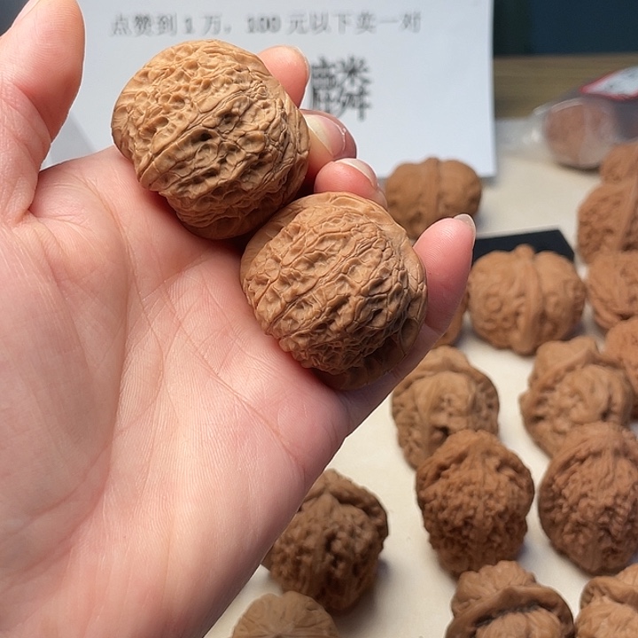 文玩核桃吊坠血麒麟全品
