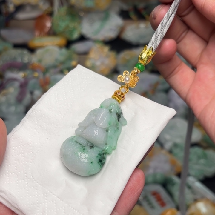 翡翠颈饰未镶嵌吊坠