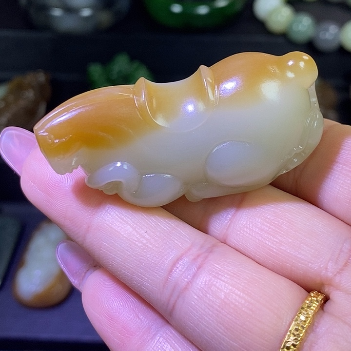 和田玉未镶嵌把件