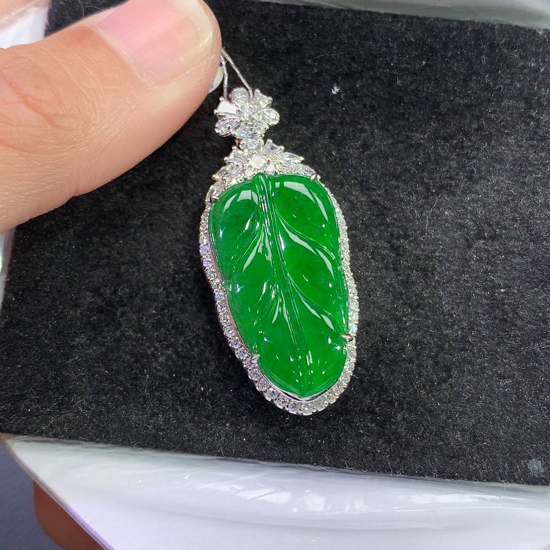 翡翠吊坠(赠链)18K金镶嵌