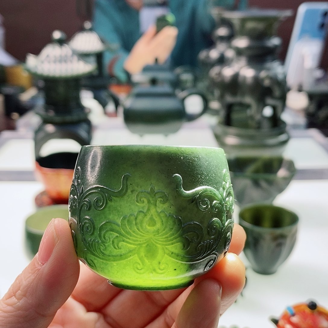 和田玉（青玉）摆件未镶嵌微瑕