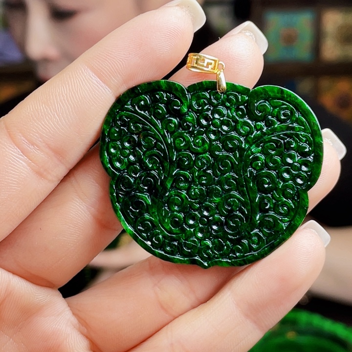 翡翠18K金镶嵌颈饰多样性