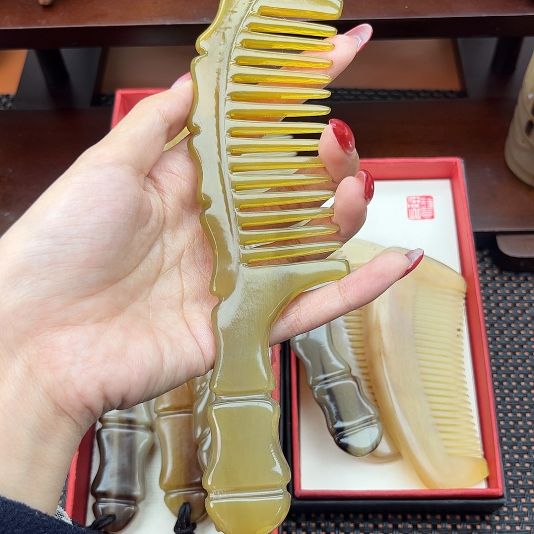 纯手工制作纯牛角梳子
