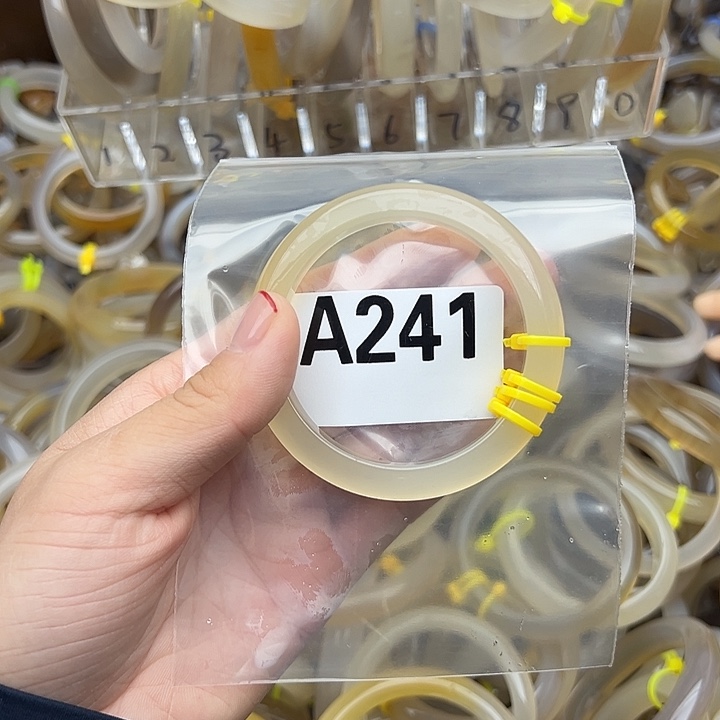 Z***z玛瑙/玉髓未镶嵌手镯241