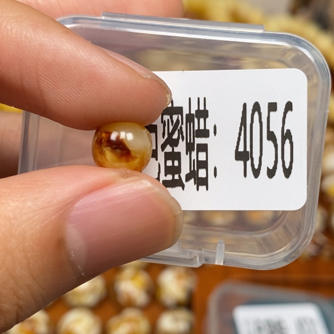 蜜蜡未镶嵌珠宝奇石4056