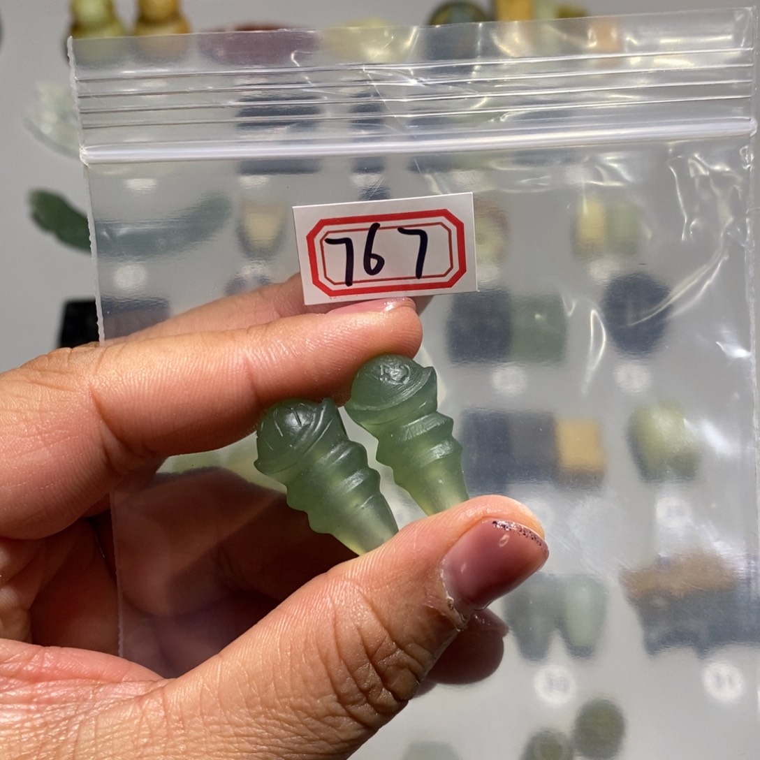 蛇纹石玉颈饰未镶嵌预**?