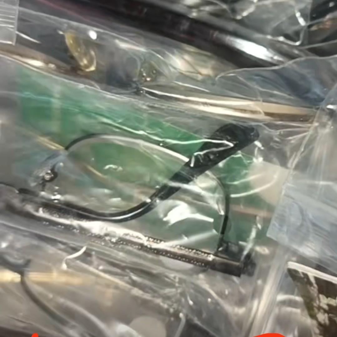 中古回流眼镜，微瑕谨慎下单，按主播提示价格去拍，圆通发货