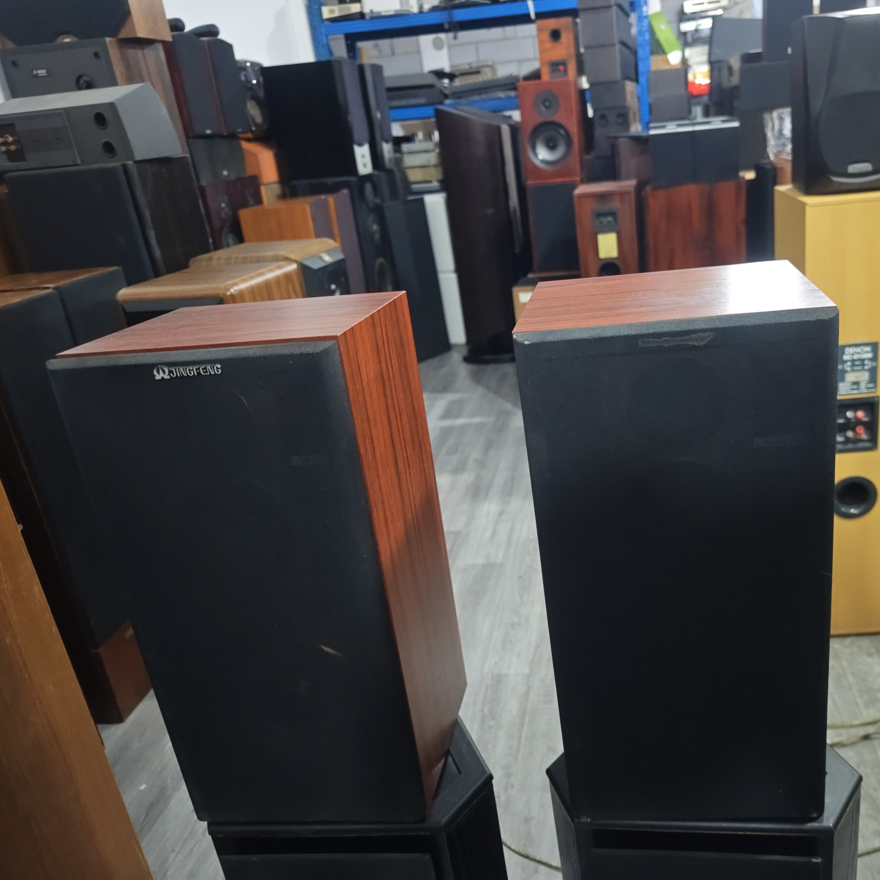 8新  二手书架音箱正常低音不一样不包邮不支持七天无理由退换