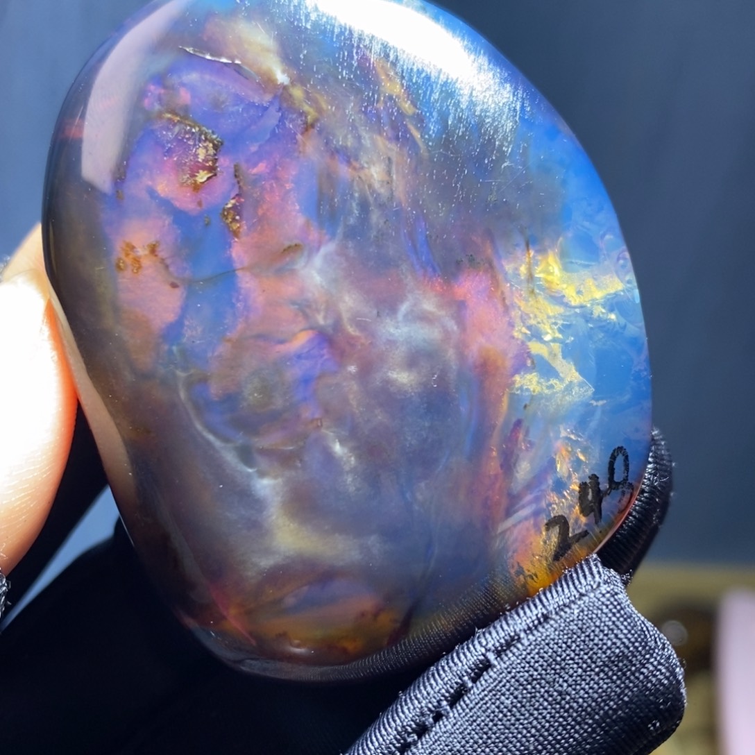 琥珀未镶嵌裸石。。。