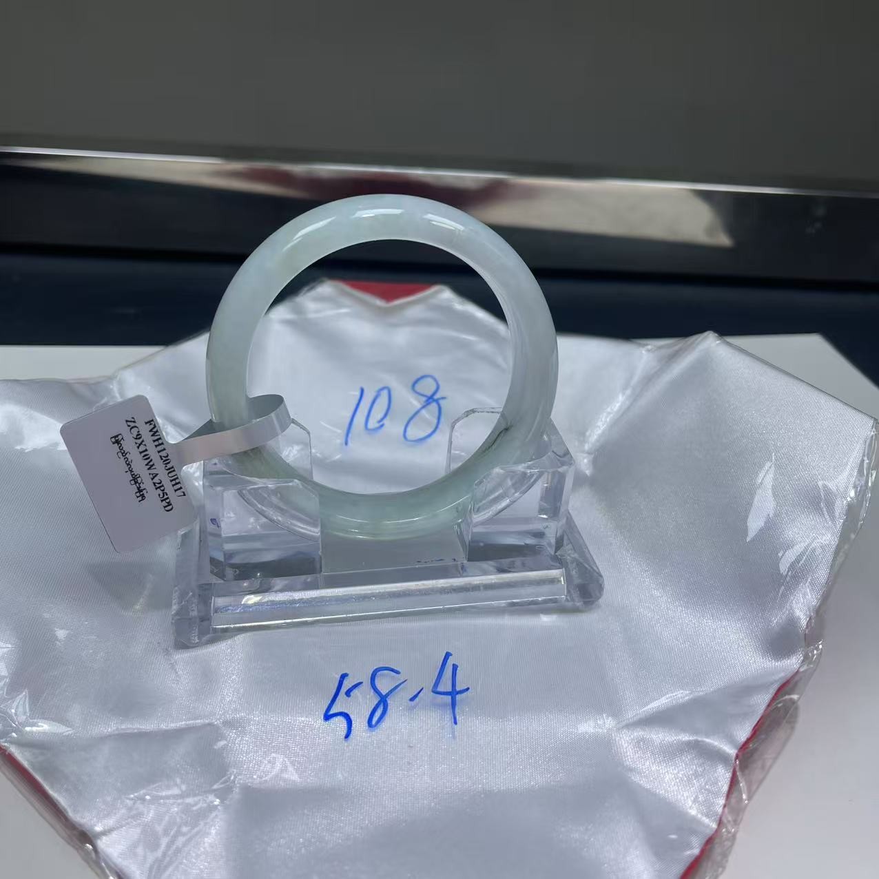 毛货手镯需精细抛光/108