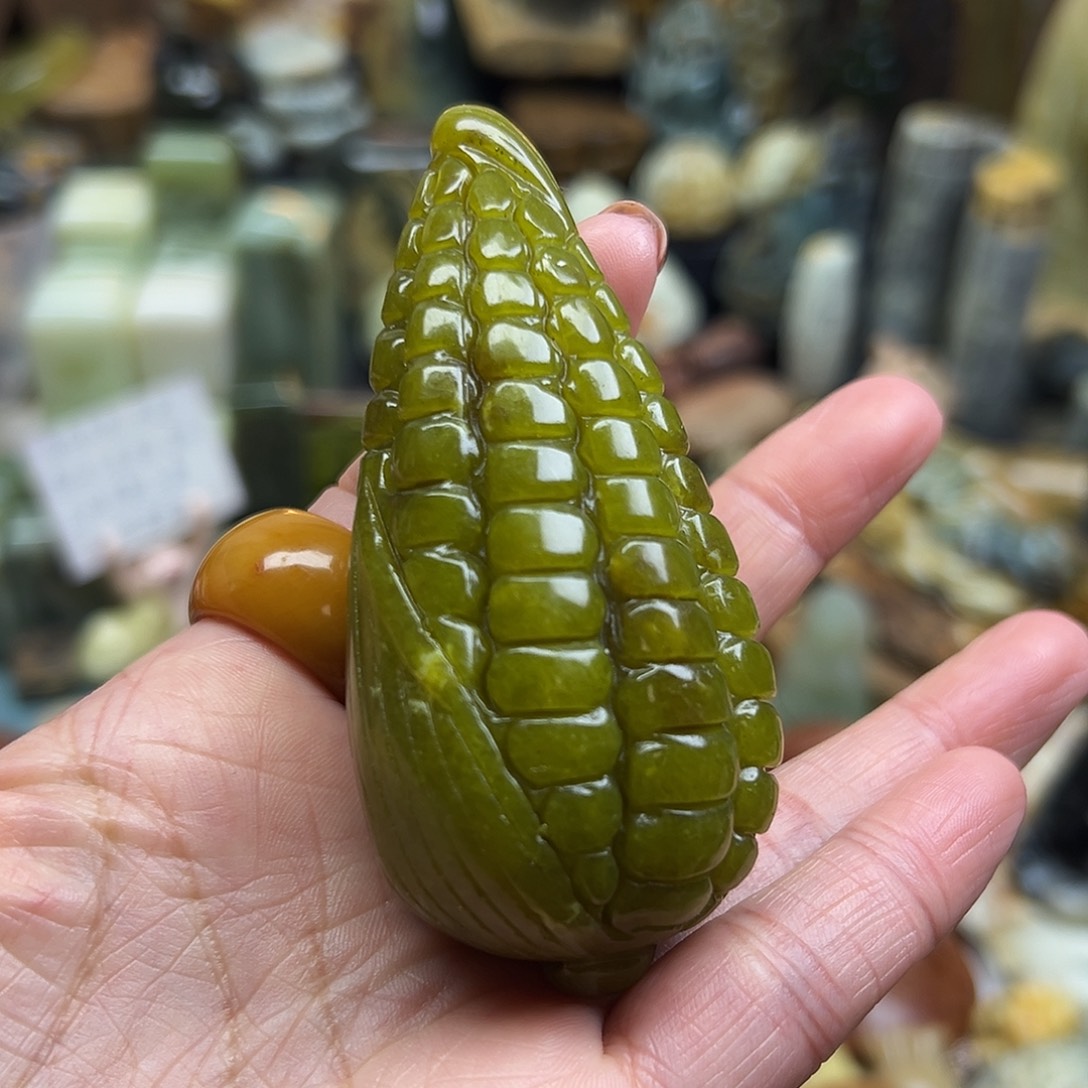 岫玉未镶嵌颈饰岫玉绿玉米手玩