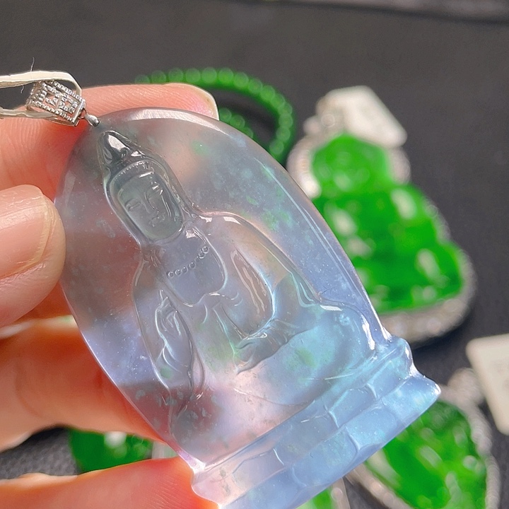 翡翠颈饰18K金镶嵌84，