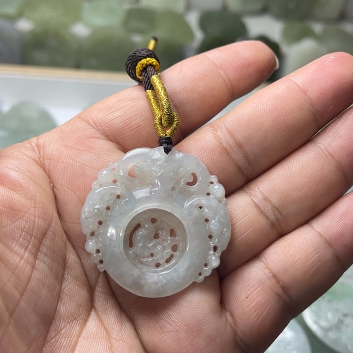 翡翠未镶嵌颈饰挂件