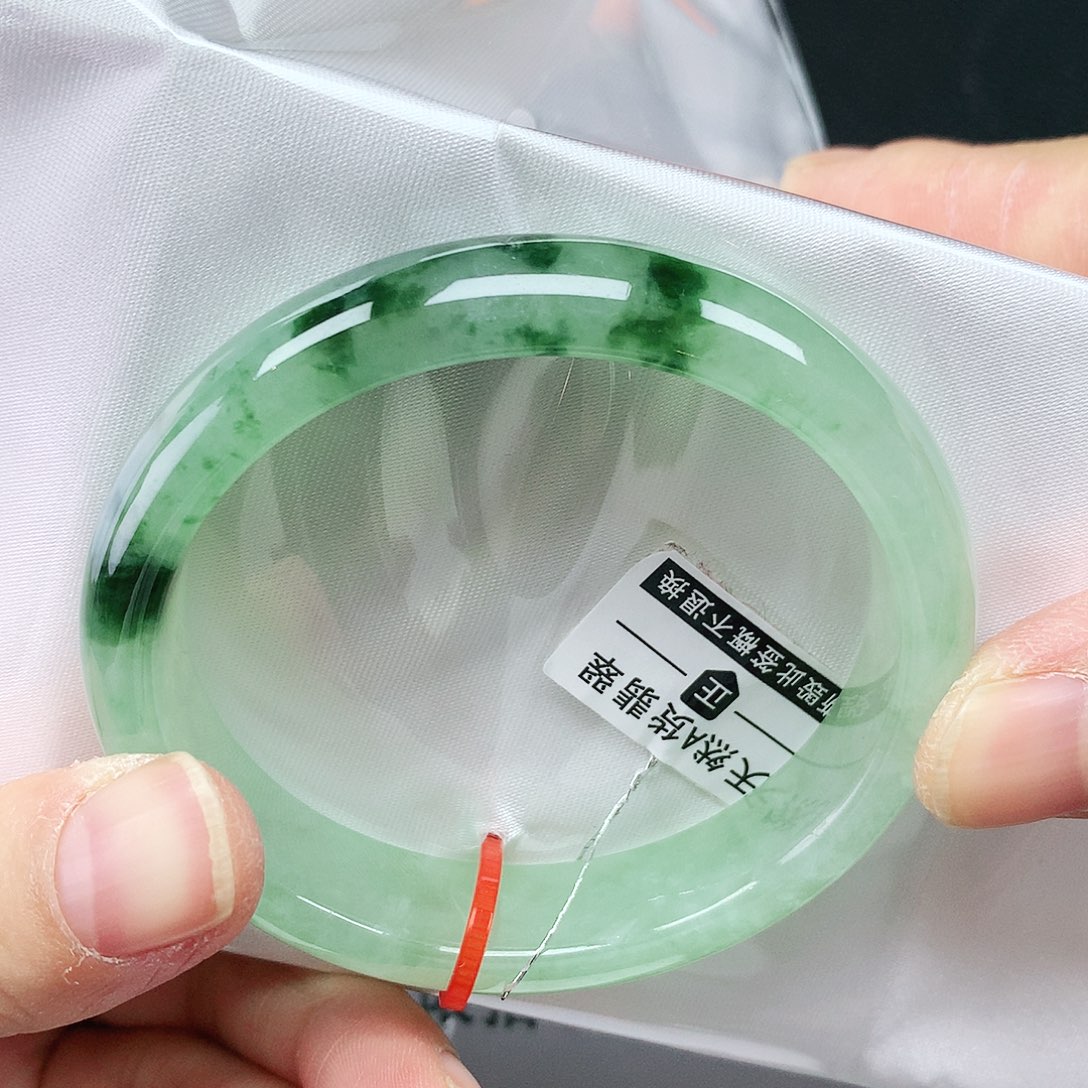 翡翠手镯未镶嵌54贵