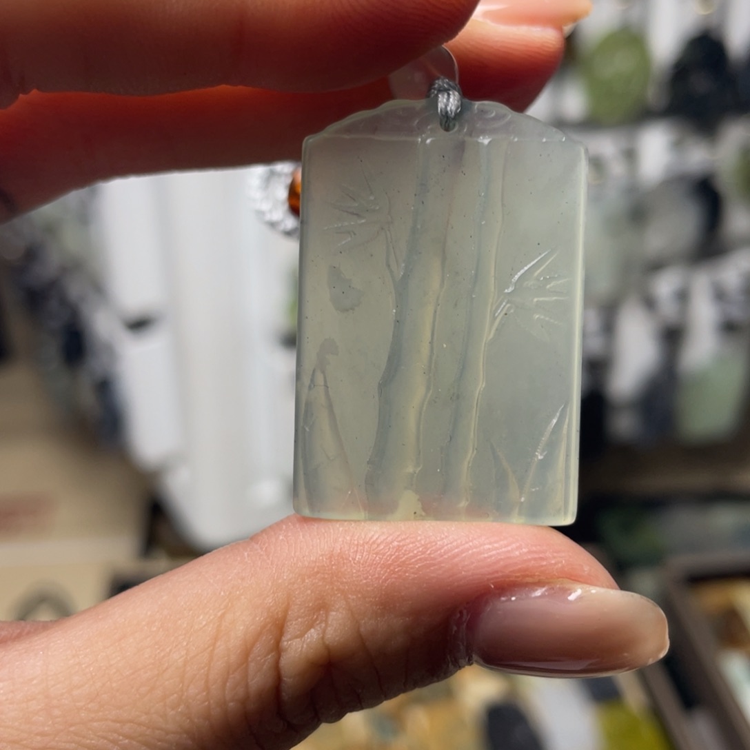 岫玉未镶嵌颈饰竹牌