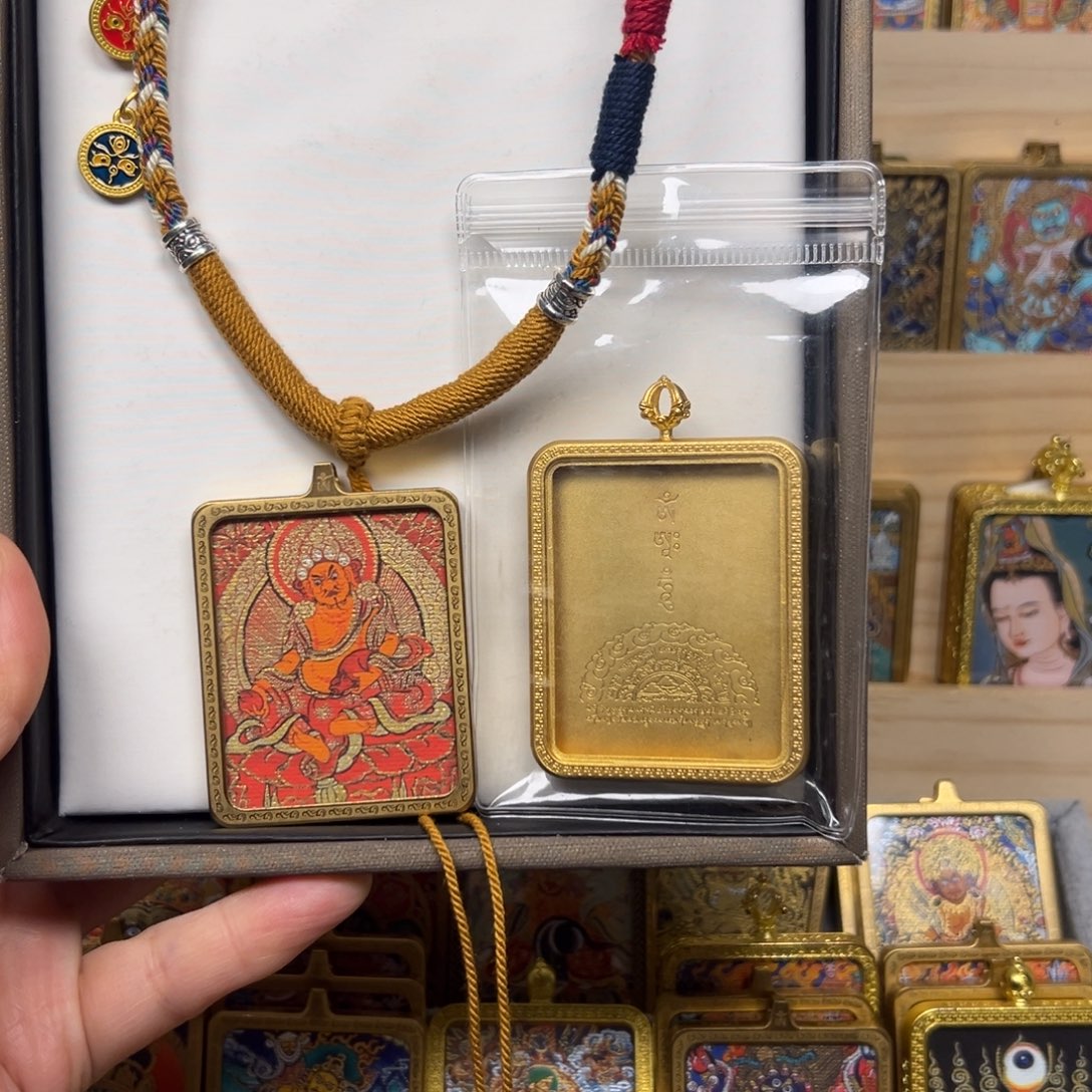 吊坠黄财神单面铜壳